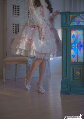 年轻漂亮的女邻居2