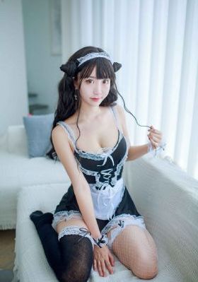 男生一边吃胸一边摸屁股视频